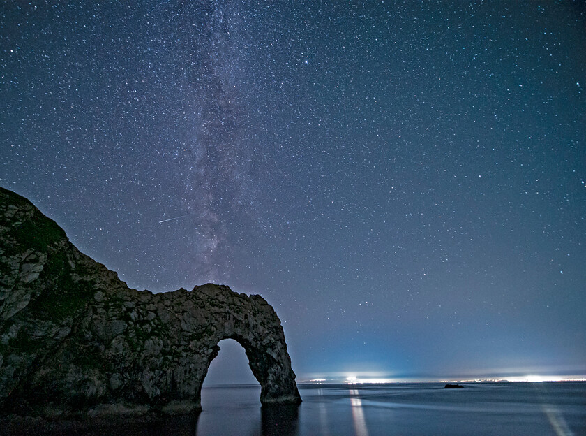 MILKY-WAY-AND-METEOR-DURDLE-DOOR-2669