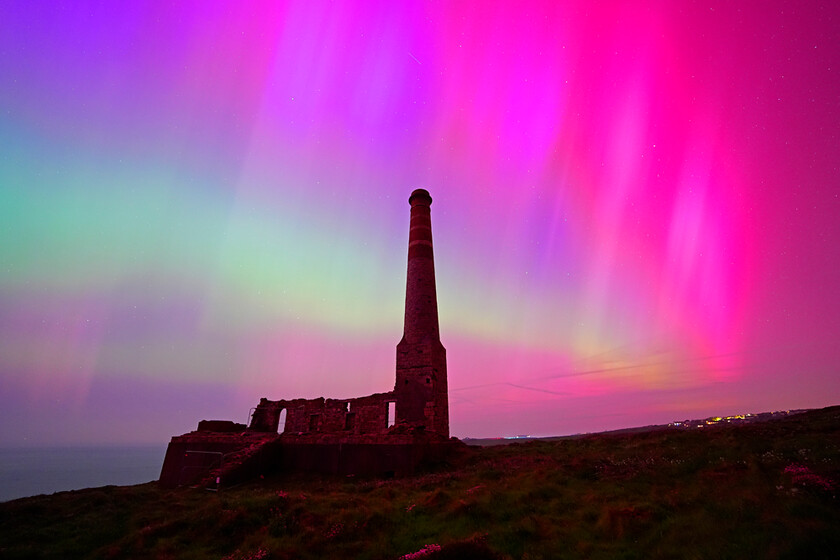 AURORA-NORTHERN LIGHTS LEVANT-COMPRESSOR-HOUSE-CORNWALL8549