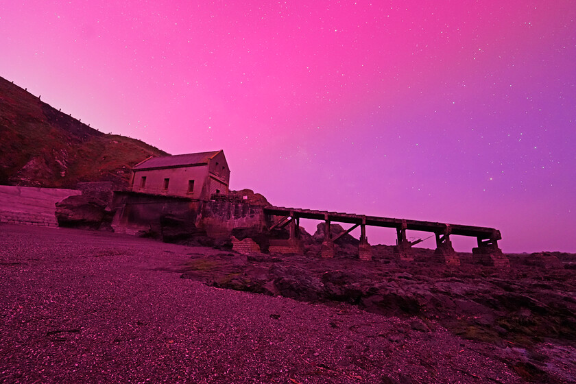 AURORA NORTHERN LIGHTS LIZARD-LIFEBOAT-STATION-CORNWALL-8662