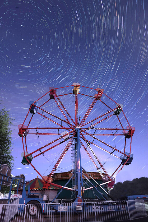 STAR-TRAIL-FERRIS-WHEEL-MILLETS-FARM-CENTRE-0587